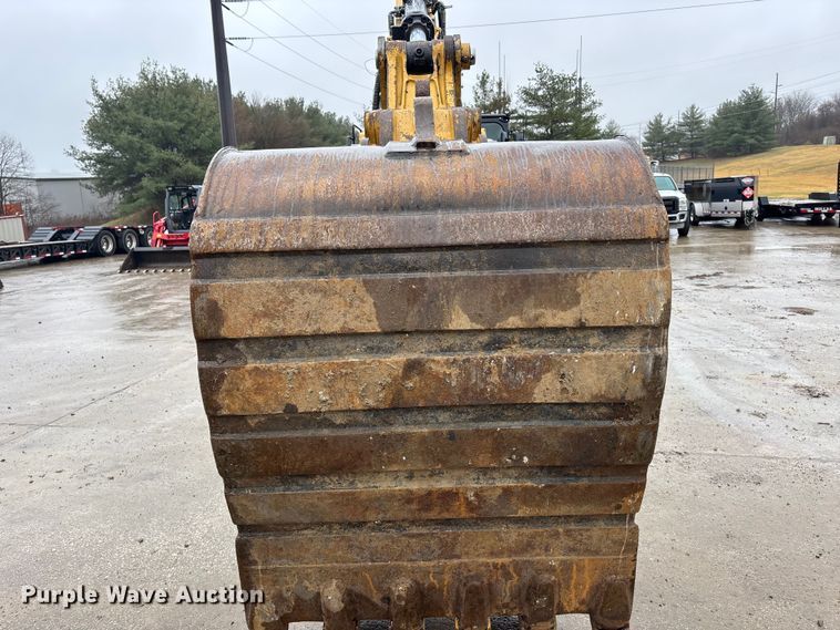 image for item EA4483 2017 Caterpillar 323FL excavator