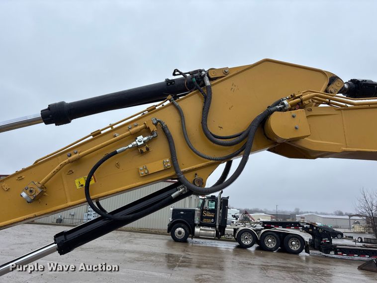 image for item EA4483 2017 Caterpillar 323FL excavator