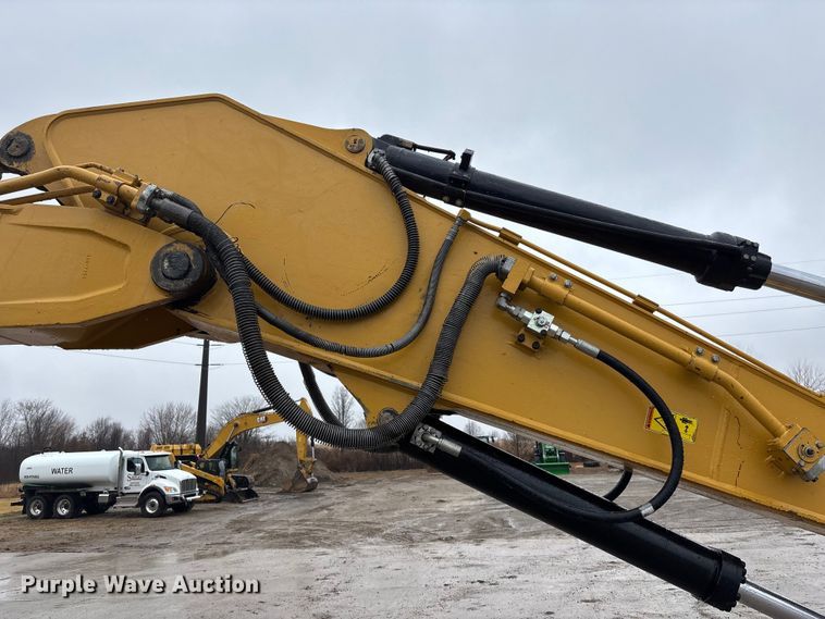 image for item EA4483 2017 Caterpillar 323FL excavator