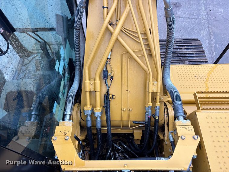 image for item EA4483 2017 Caterpillar 323FL excavator