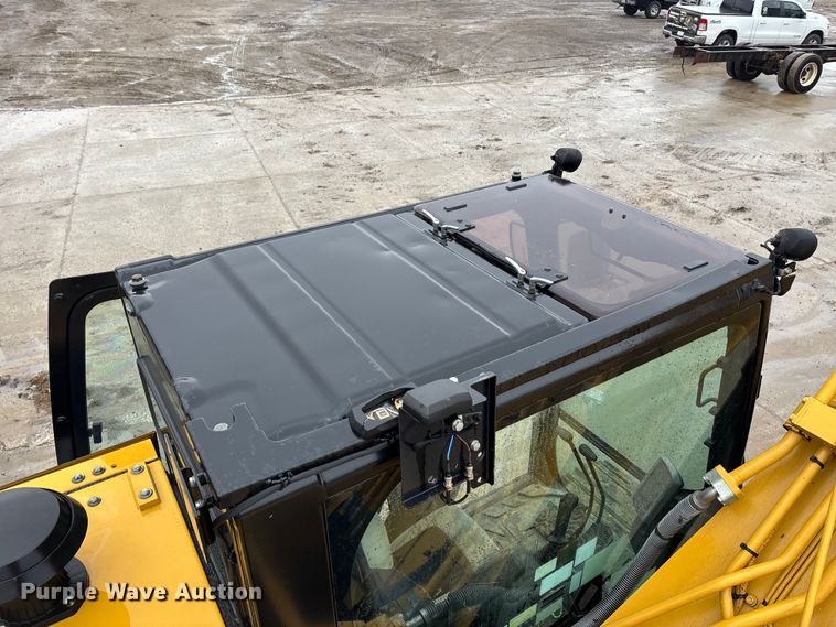 image for item EA4483 2017 Caterpillar 323FL excavator