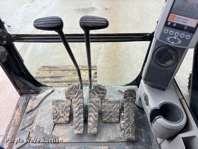 image for item EA4483 2017 Caterpillar 323FL excavator