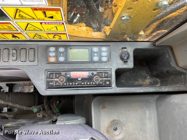 image for item EA4483 2017 Caterpillar 323FL excavator