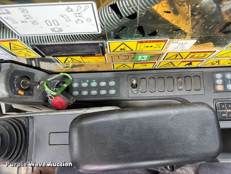 image for item EA4483 2017 Caterpillar 323FL excavator