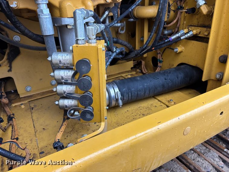 image for item EA4483 2017 Caterpillar 323FL excavator