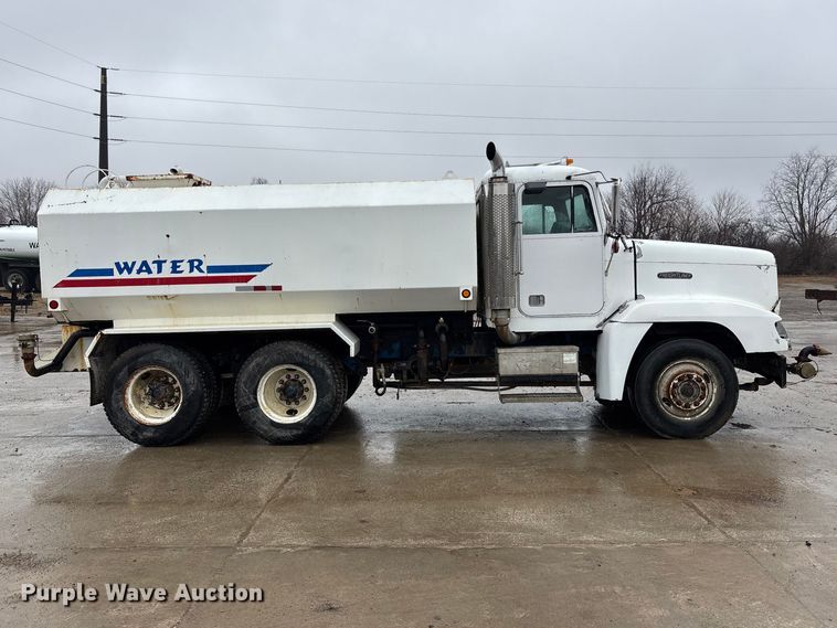 image for item EA4484 1989 Freightliner FLD120 water truck