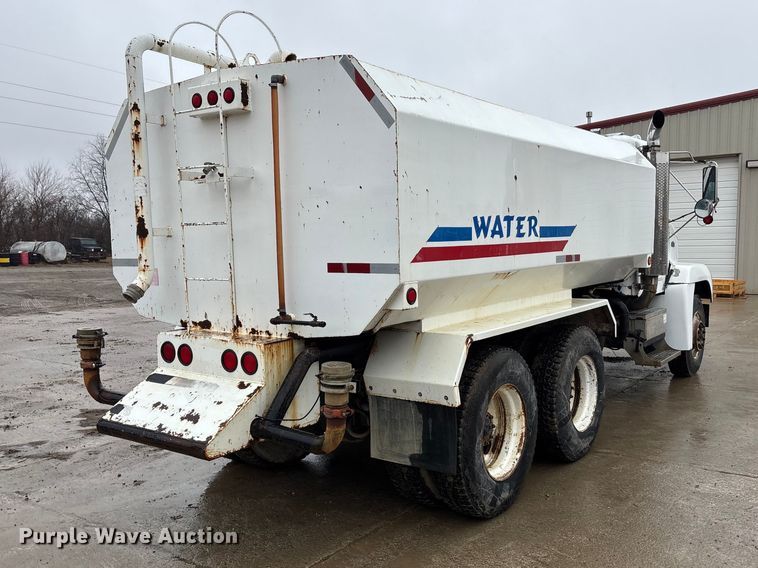 image for item EA4484 1989 Freightliner FLD120 water truck