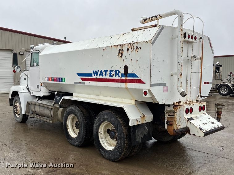 image for item EA4484 1989 Freightliner FLD120 water truck