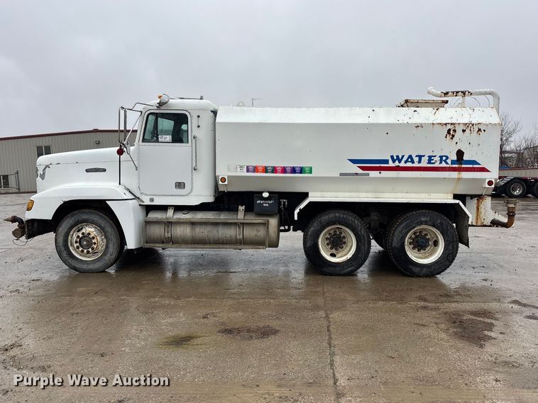 image for item EA4484 1989 Freightliner FLD120 water truck