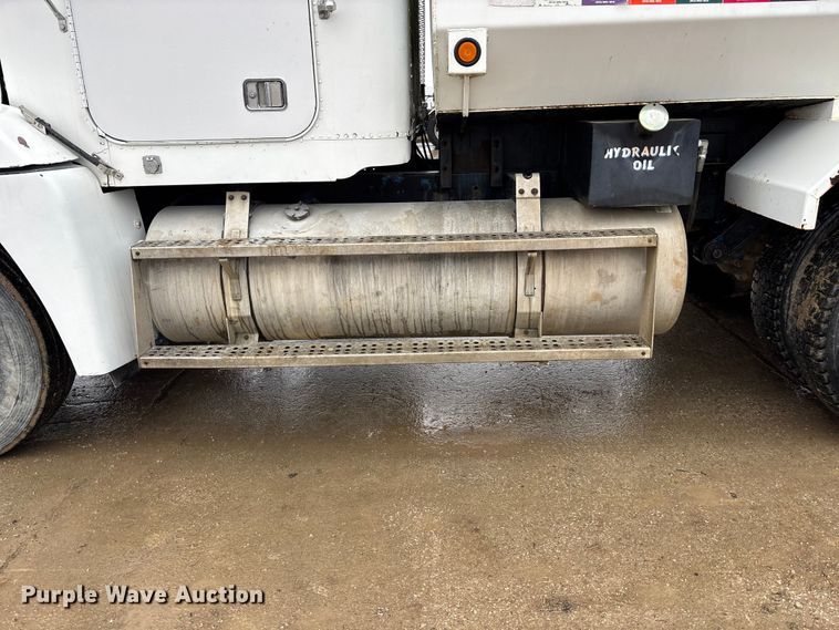 image for item EA4484 1989 Freightliner FLD120 water truck