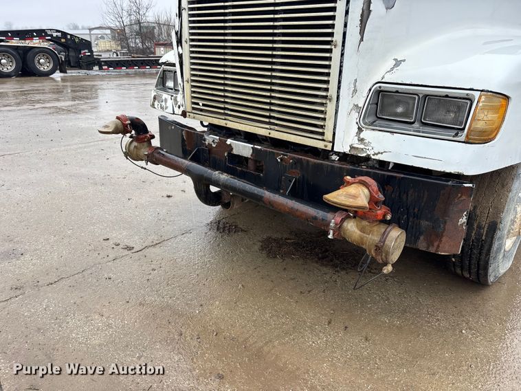 image for item EA4484 1989 Freightliner FLD120 water truck