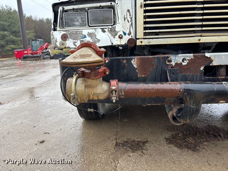 image for item EA4484 1989 Freightliner FLD120 water truck