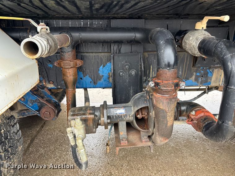 image for item EA4484 1989 Freightliner FLD120 water truck