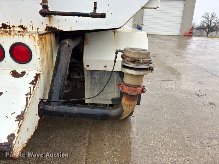 image for item EA4484 1989 Freightliner FLD120 water truck