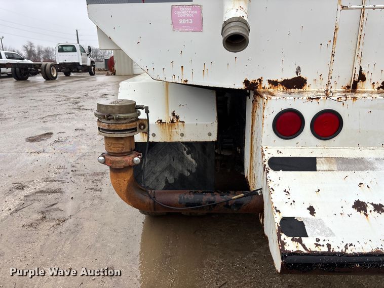 image for item EA4484 1989 Freightliner FLD120 water truck