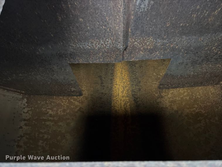 image for item EA4484 1989 Freightliner FLD120 water truck