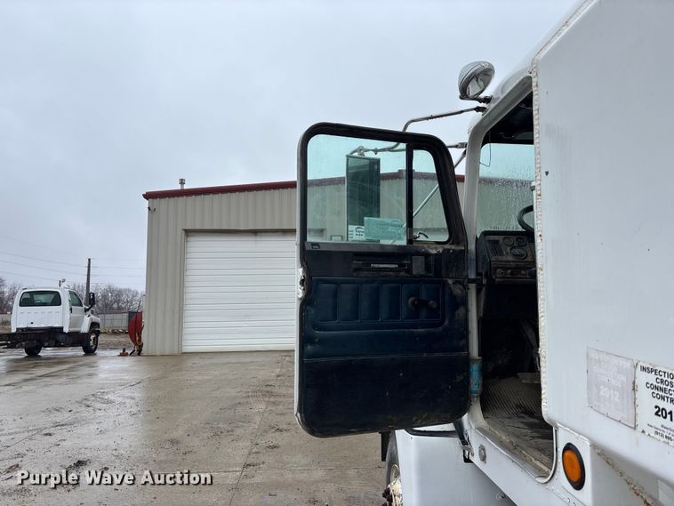 image for item EA4484 1989 Freightliner FLD120 water truck