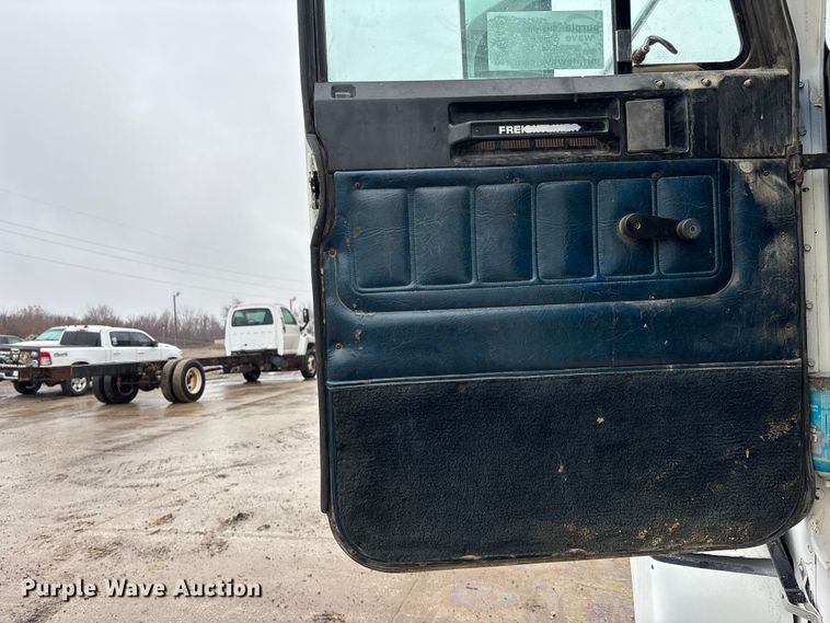 image for item EA4484 1989 Freightliner FLD120 water truck