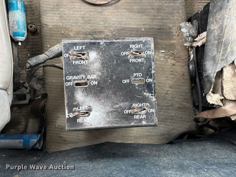 image for item EA4484 1989 Freightliner FLD120 water truck