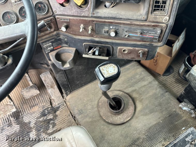 image for item EA4484 1989 Freightliner FLD120 water truck