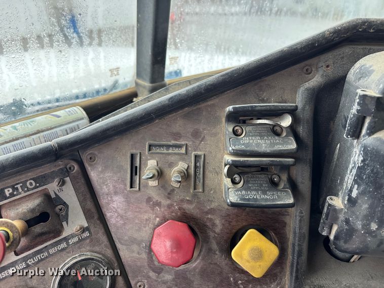 image for item EA4484 1989 Freightliner FLD120 water truck