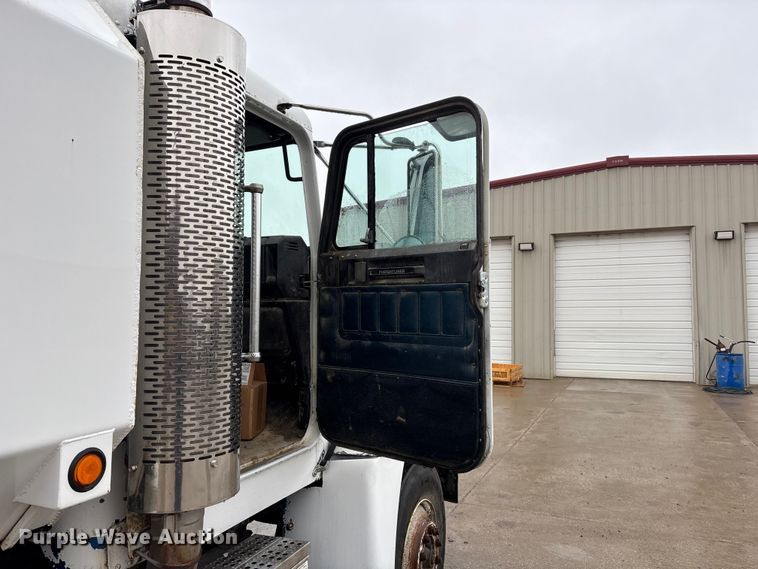 image for item EA4484 1989 Freightliner FLD120 water truck