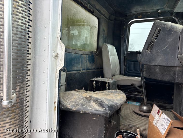 image for item EA4484 1989 Freightliner FLD120 water truck