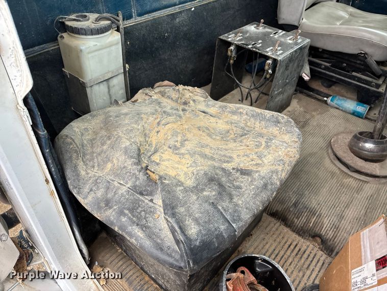 image for item EA4484 1989 Freightliner FLD120 water truck