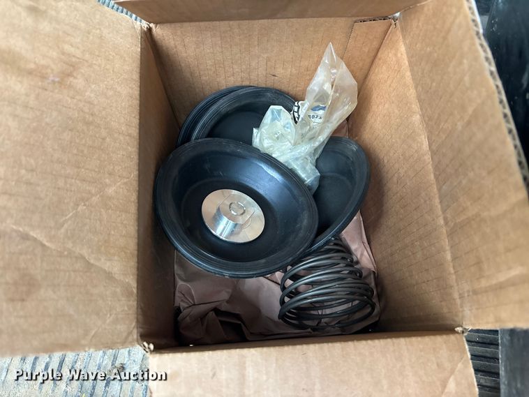 image for item EA4484 1989 Freightliner FLD120 water truck