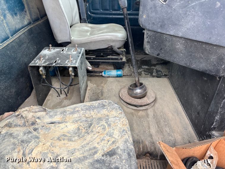 image for item EA4484 1989 Freightliner FLD120 water truck