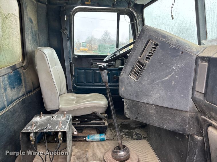 image for item EA4484 1989 Freightliner FLD120 water truck