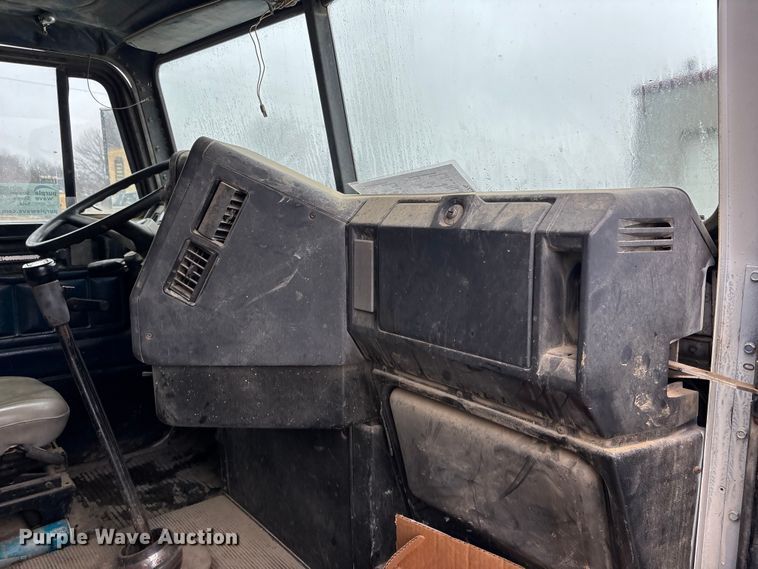 image for item EA4484 1989 Freightliner FLD120 water truck