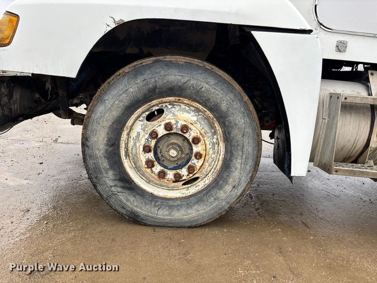 image for item EA4484 1989 Freightliner FLD120 water truck