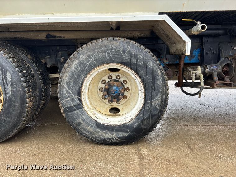 image for item EA4484 1989 Freightliner FLD120 water truck