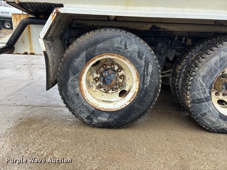 image for item EA4484 1989 Freightliner FLD120 water truck