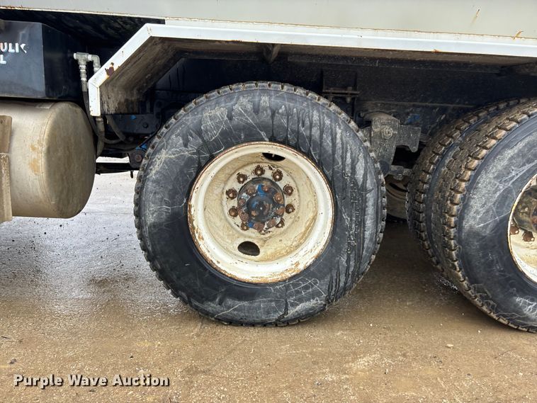 image for item EA4484 1989 Freightliner FLD120 water truck