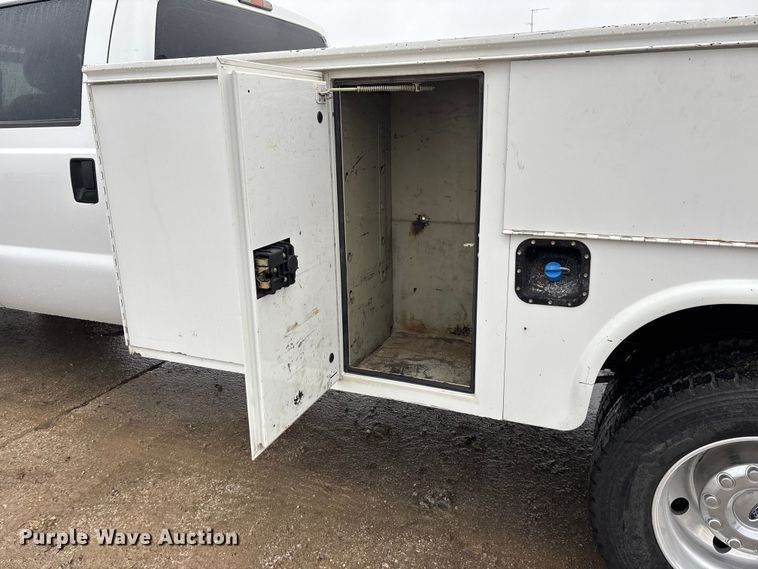 image for item EA4485 2012 Ford F550 utility / service truck