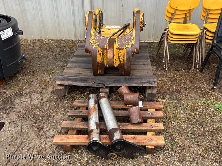 image for item EA4489 Caterpillar excavator quick attach