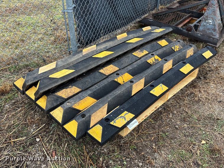 image for item EA4492 (8) Rubber curbs
