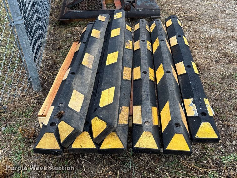 image for item EA4492 (8) Rubber curbs