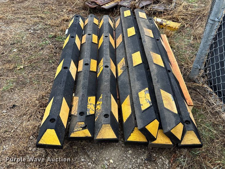 image for item EA4492 (8) Rubber curbs