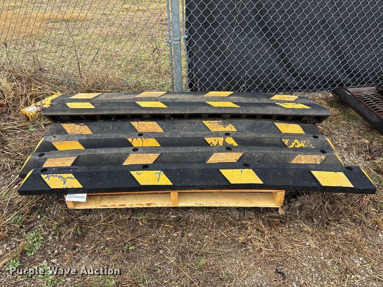 image for item EA4492 (8) Rubber curbs