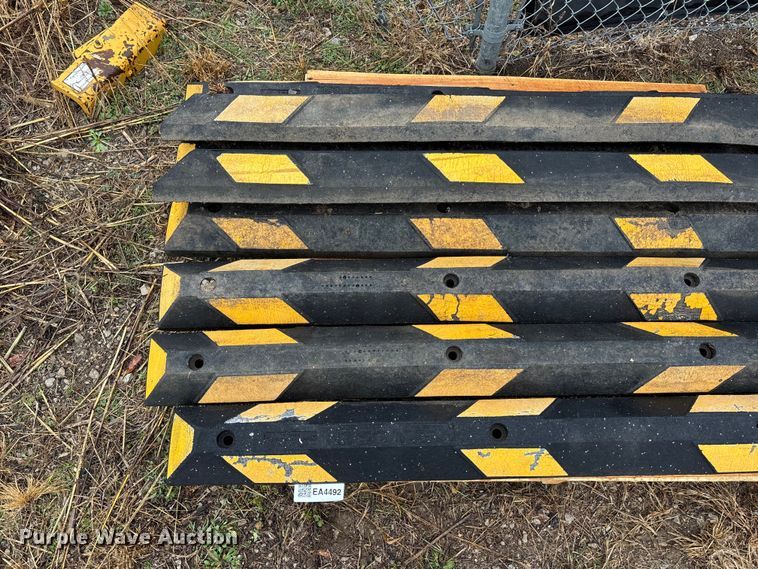 image for item EA4492 (8) Rubber curbs
