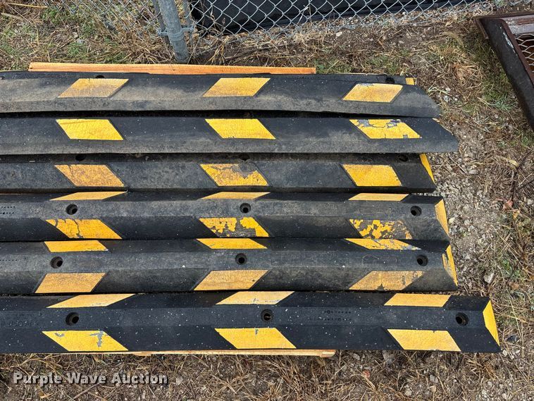 image for item EA4492 (8) Rubber curbs