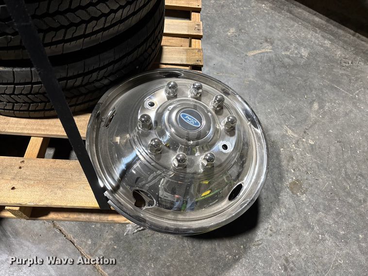 image for item EA4493 (6) 225/70R19.5 tires and wheels