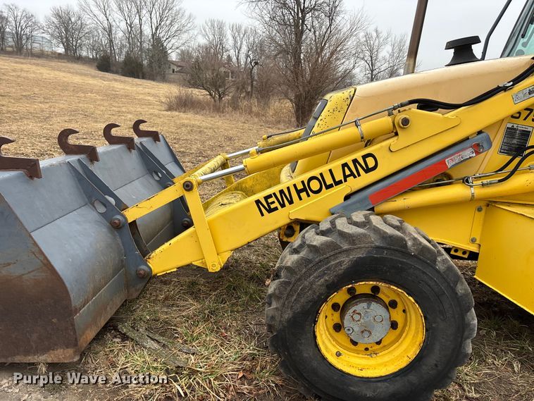 image for item EA4494 2000 New Holland 675E backhoe