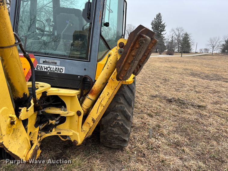image for item EA4494 2000 New Holland 675E backhoe