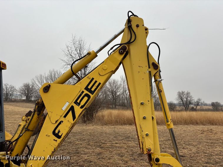 image for item EA4494 2000 New Holland 675E backhoe