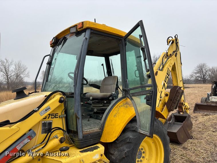 image for item EA4494 2000 New Holland 675E backhoe