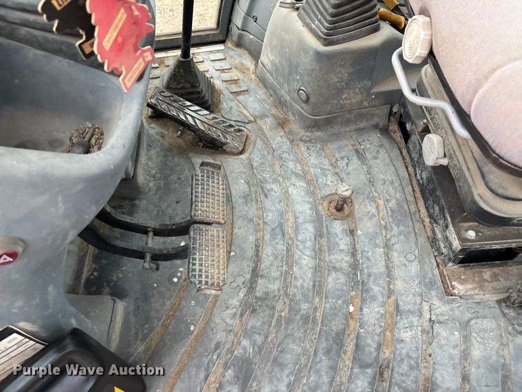 image for item EA4494 2000 New Holland 675E backhoe